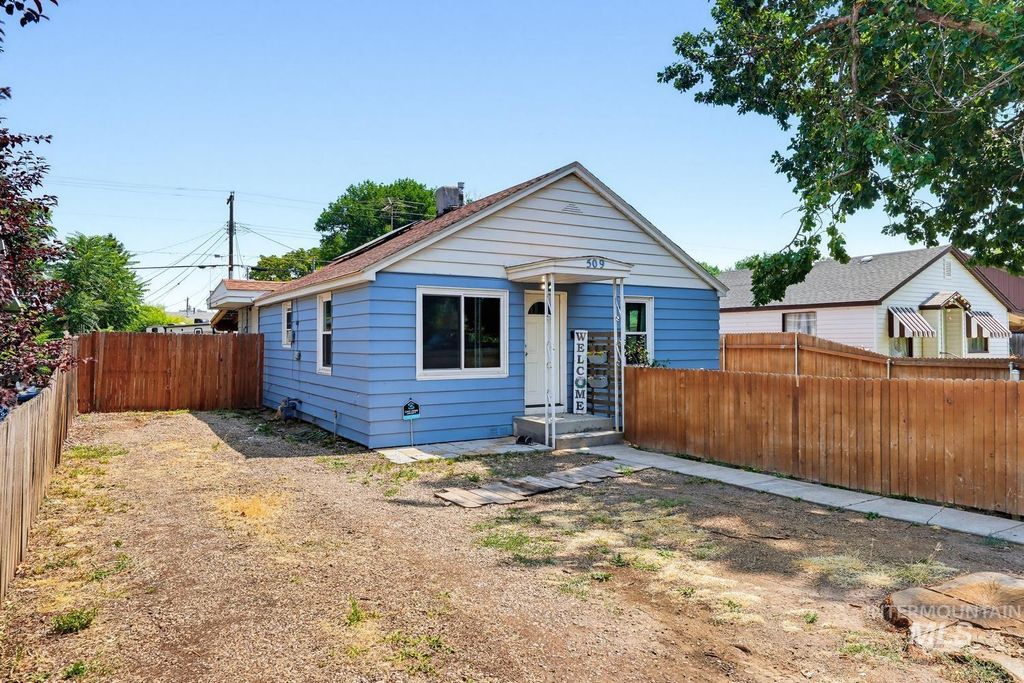 Photo of 509 E Elgin Street, Caldwell, ID 83605 (MLS # 98995099)