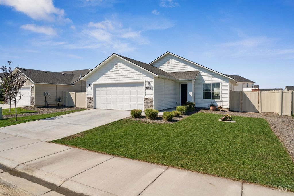 Photo of 12904 Ashfield St, Caldwell, ID 83607 (MLS # 98975328)