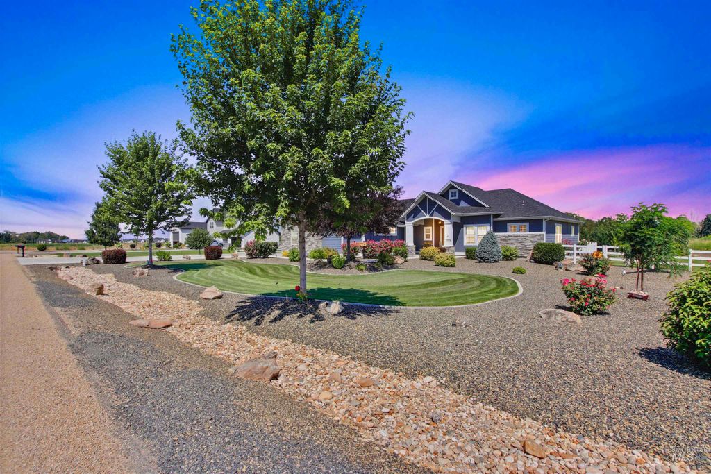 Photo of 10076 Riverbend Pl, Middleton, ID 83644 (MLS # 98956968)