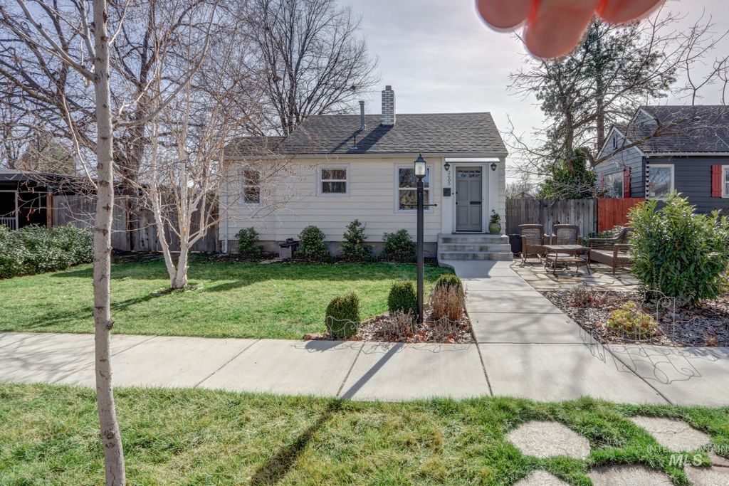 Photo of 2605 W Regan Ave, Boise, ID 83702 (MLS # 98976318)