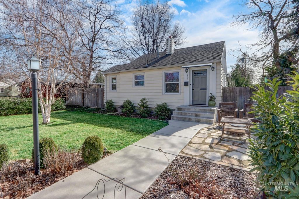 Photo of 2605 W Regan Ave, Boise, ID 83702 (MLS # 98976318)