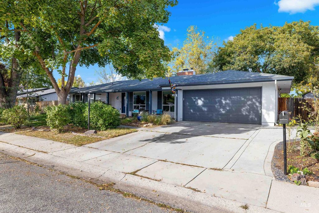 Photo of 8510 W Crestwood Dr, Boise, ID 83704 (MLS # 98964958)