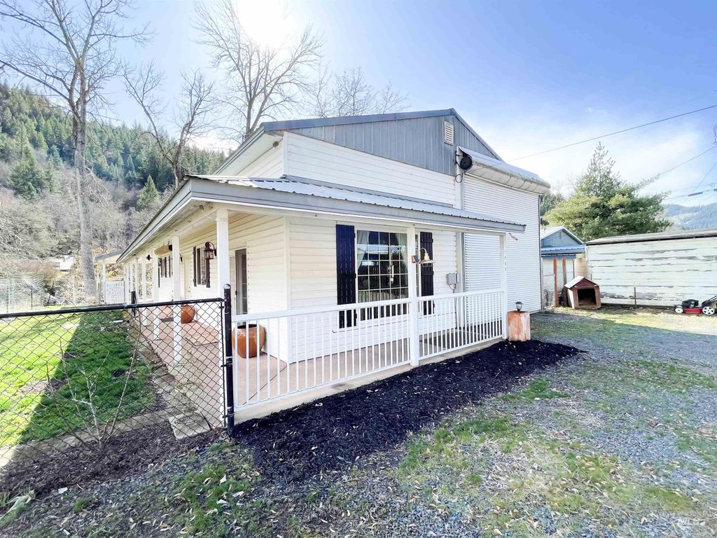 Photo of 1805 Michigan Ave, Orofino, ID 83544 (MLS # 98977420)