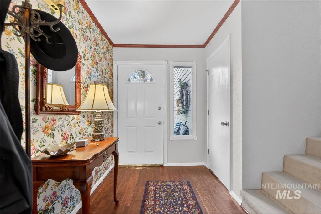 Photo of 823 W Hialeah Dr, Eagle, ID 83616 (MLS # 98983479)