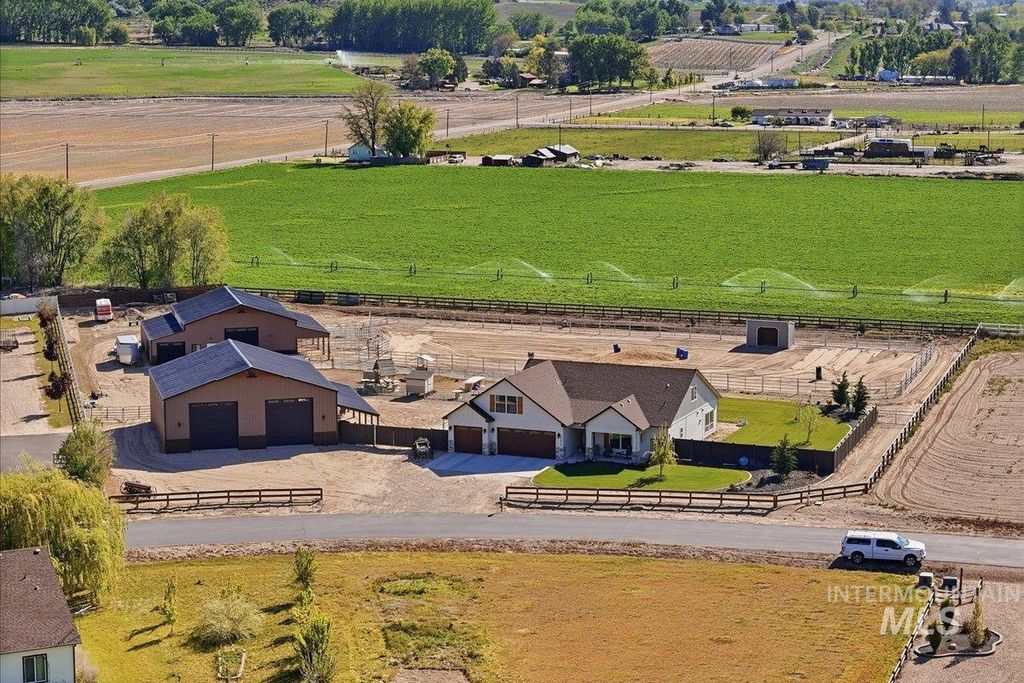 Photo of 25810 Chandler Dr, Wilder, ID 83676 (MLS # 98984644)