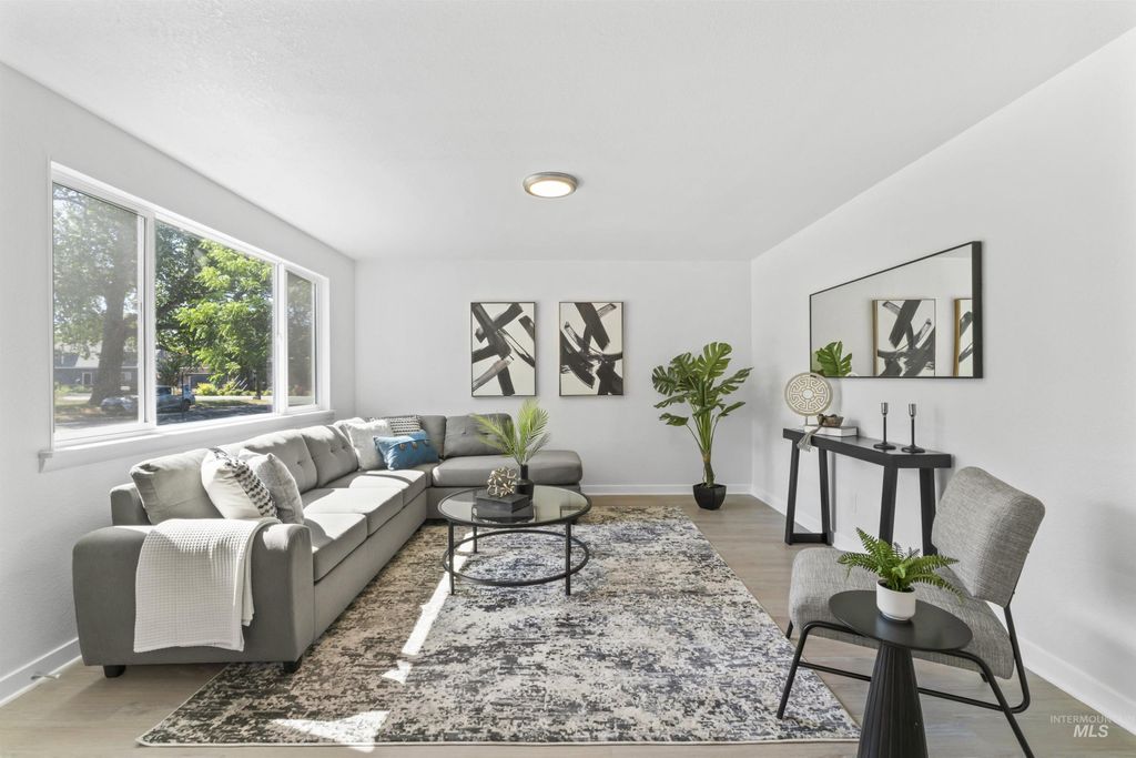 Photo of 2211 N 34th St, Boise, ID 83703 (MLS # 98972842)