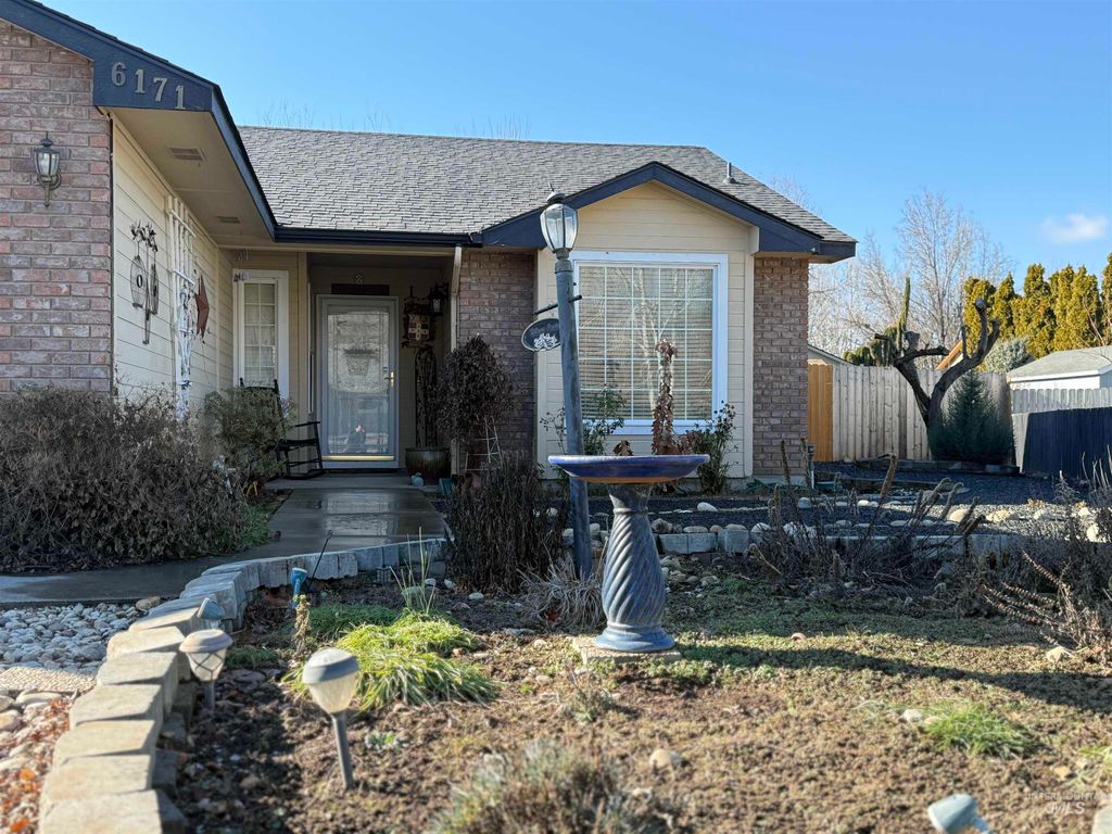 Photo of 6171 N Willowdale Pl, Garden City, ID 83714 (MLS # 98973024)