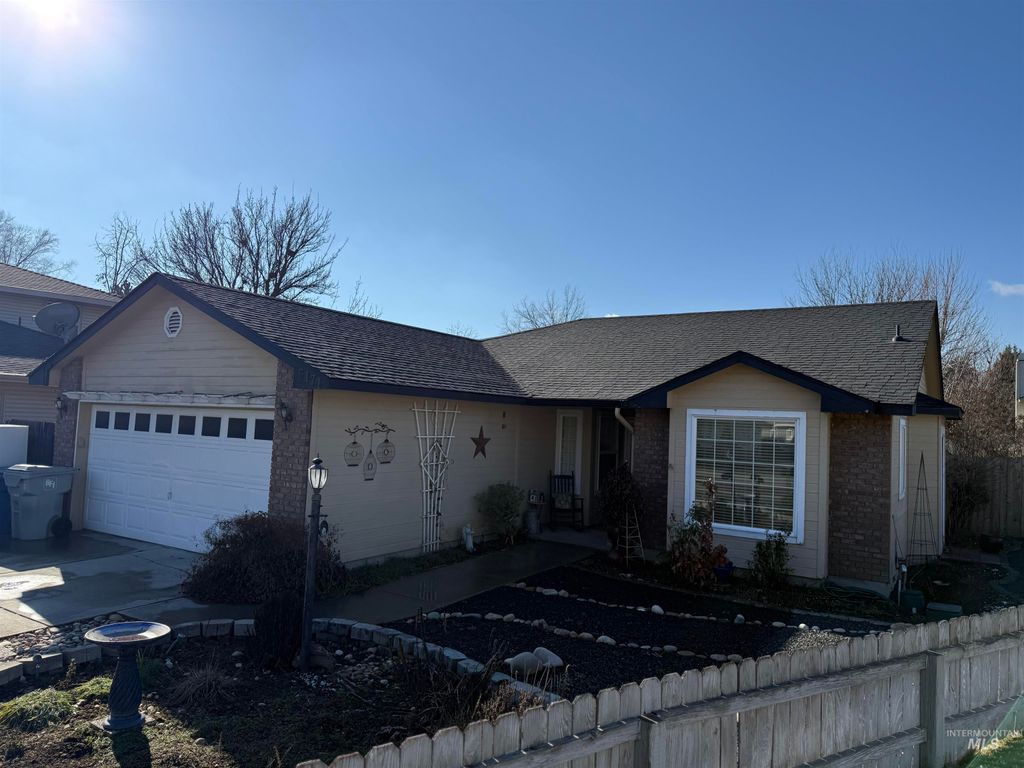 Photo of 6171 N Willowdale Pl, Garden City, ID 83714 (MLS # 98973024)