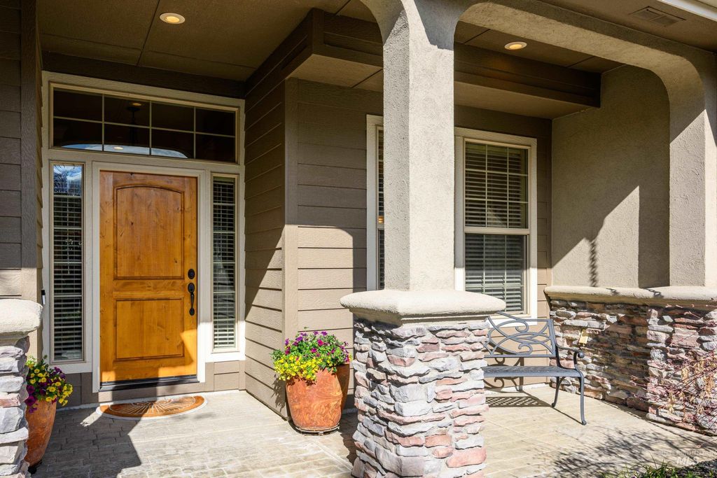 Photo of 647 W Water Grove Drive, Eagle, ID 83616 (MLS # 98972419)