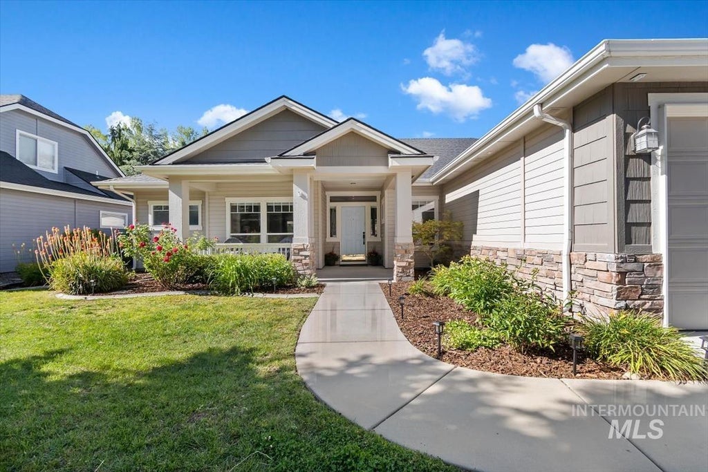 Photo of 878 E Kaibab Trail Dr, Meridian, ID 83646 (MLS # 98990365)