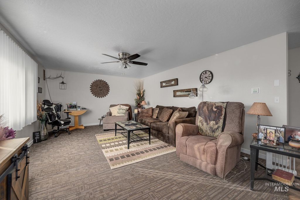 Photo of 1394 Morton St, Vale, OR 97918 (MLS # 98974041)