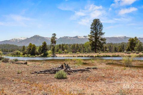 Photo of 6 Lazy River Street, Cascade, ID 83611 (MLS # 98950801)