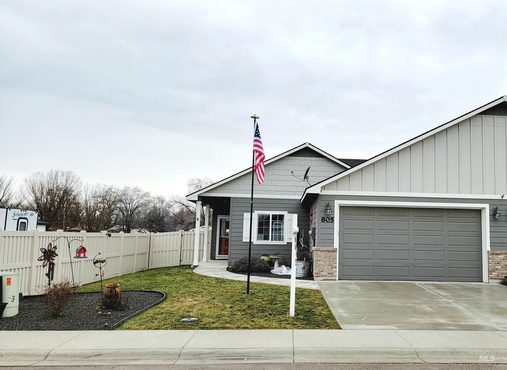 Photo of 805 N 14th St, Payette, ID 83661 (MLS # 98957358)