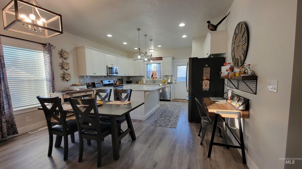 Photo of 805 N 14th St, Payette, ID 83661 (MLS # 98957358)