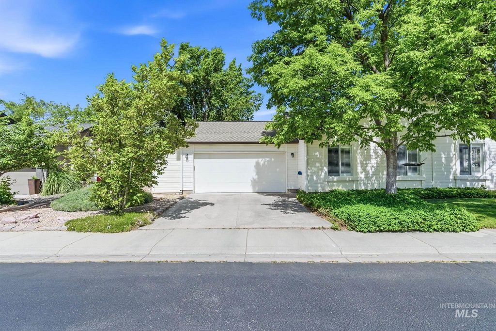 Photo of 5562 Beachfront Lane, Boise, ID 83703 (MLS # 98986564)