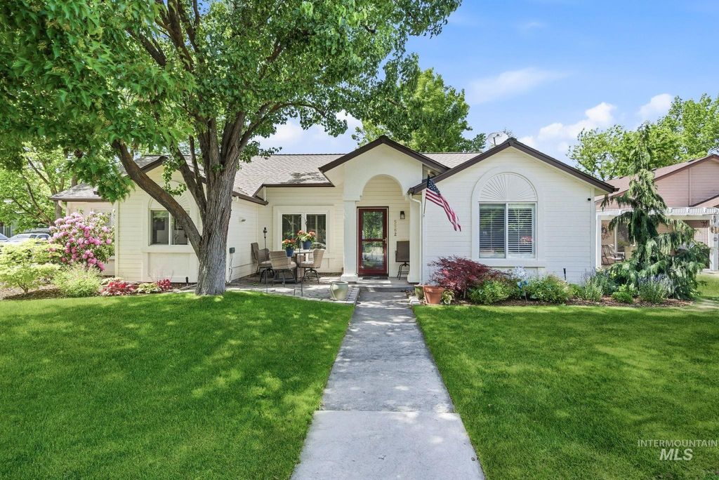 Photo of 5562 Beachfront Lane, Boise, ID 83703 (MLS # 98986564)