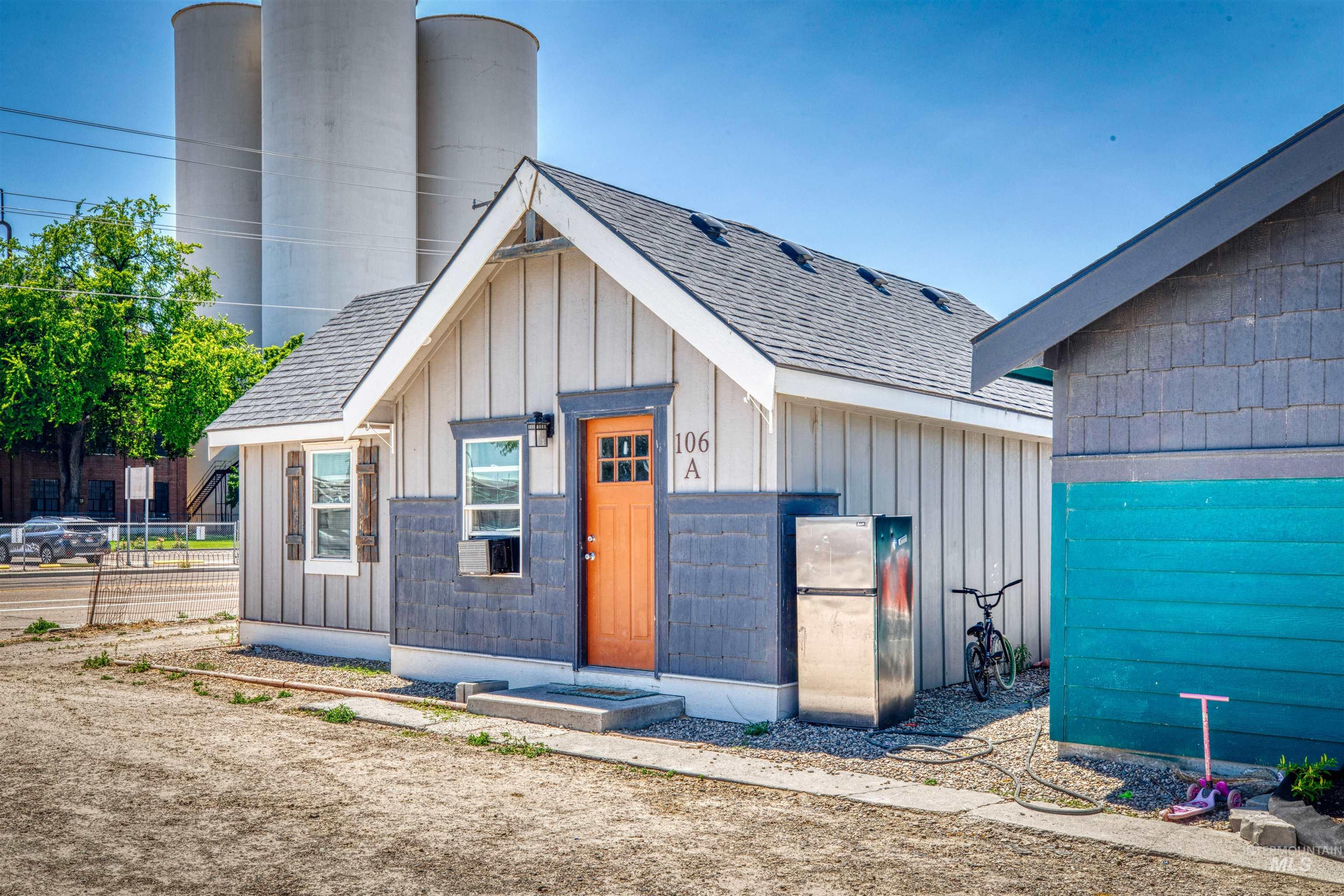 106 E Main St