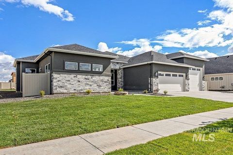 Photo of 2927 W Three Lakes Dr, Meridian, ID 83646 (MLS # 98975816)