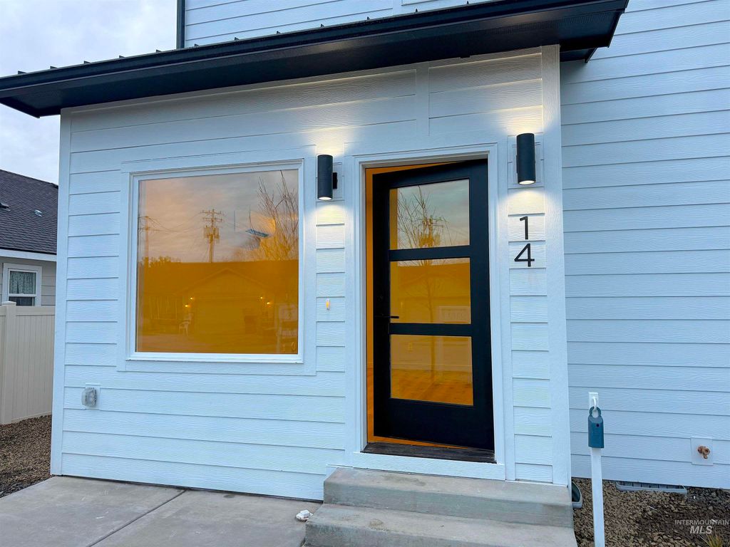 Photo of 144 Dovetail Drive, Horseshoe Bend, ID 83629 (MLS # 98969459)