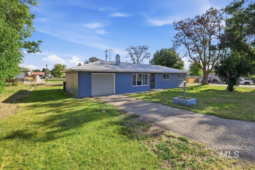 Photo of 404 Motzko St, Marsing, ID 83639 (MLS # 98985450)