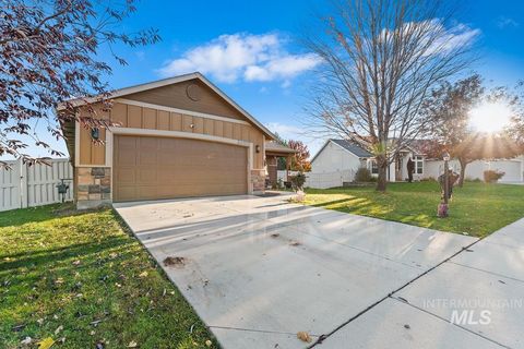 Photo of 2500 SW Burleywood Path, Kuna, ID 83634 (MLS # 98965429)