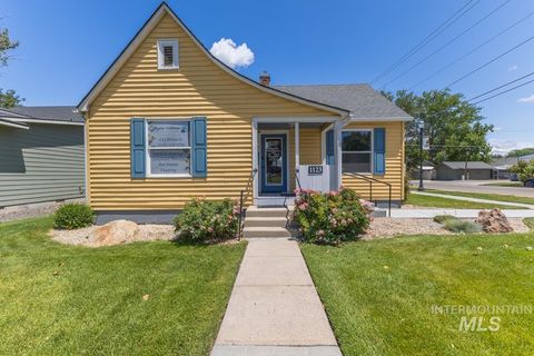 Photo of 1123 Blaine St, Caldwell, ID 83605 (MLS # 98952606)