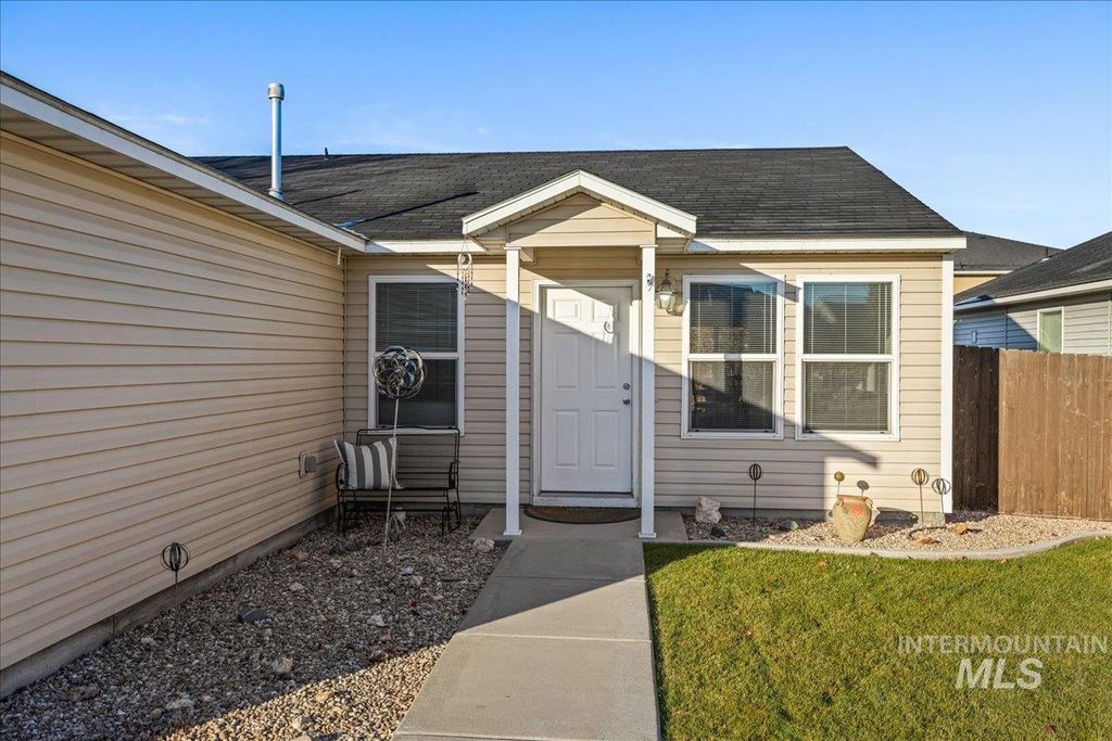 Photo of 777 S Jarbidge Ave, Middleton, ID 83644 (MLS # 98976510)