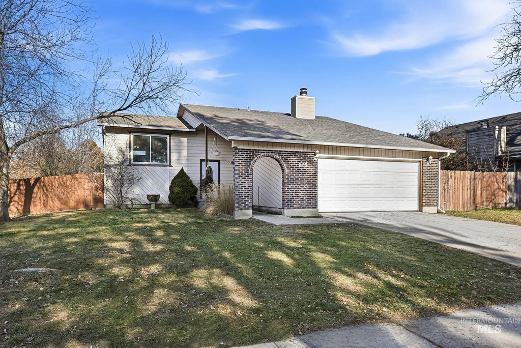 Photo of 278 E Ranch Drive, Eagle, ID 83616 (MLS # 98972939)