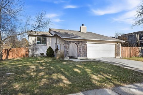 Photo of 278 E Ranch Drive, Eagle, ID 83616 (MLS # 98972939)