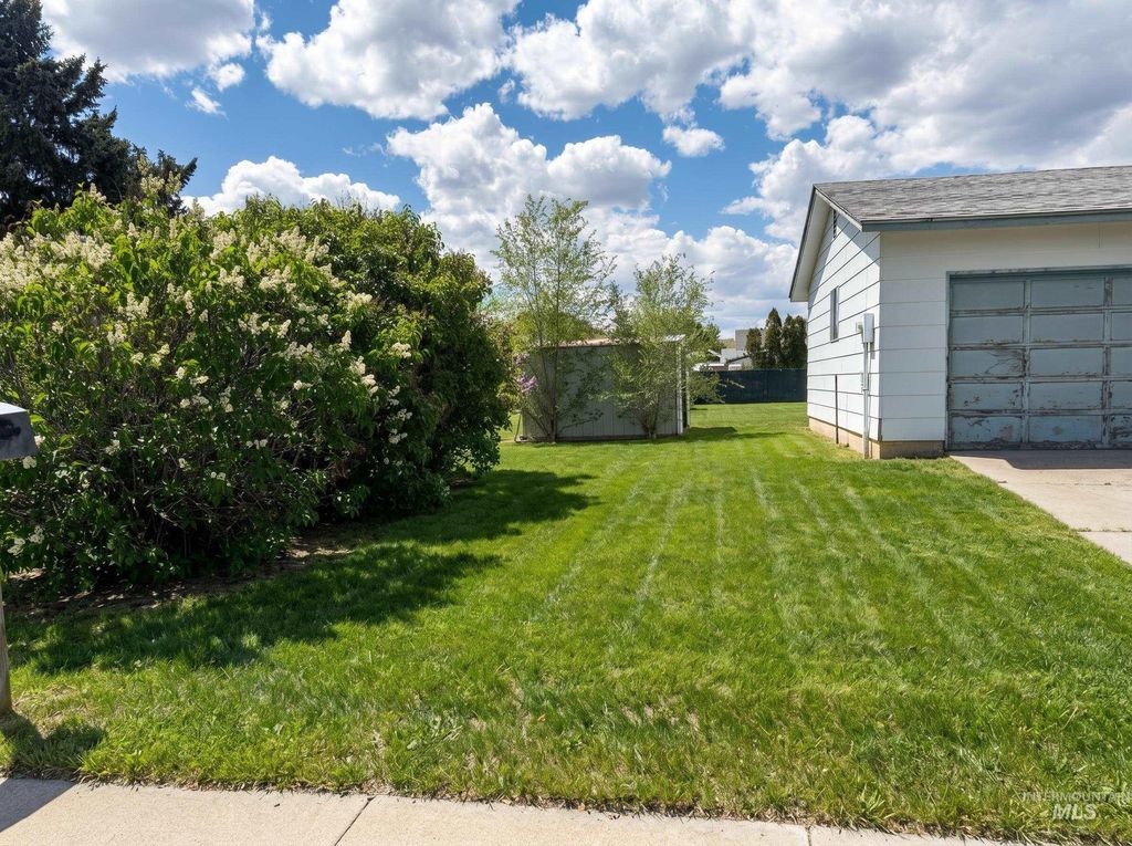Photo of 1305 N 2nd E, Mountain Home, ID 83647 (MLS # 98985049)