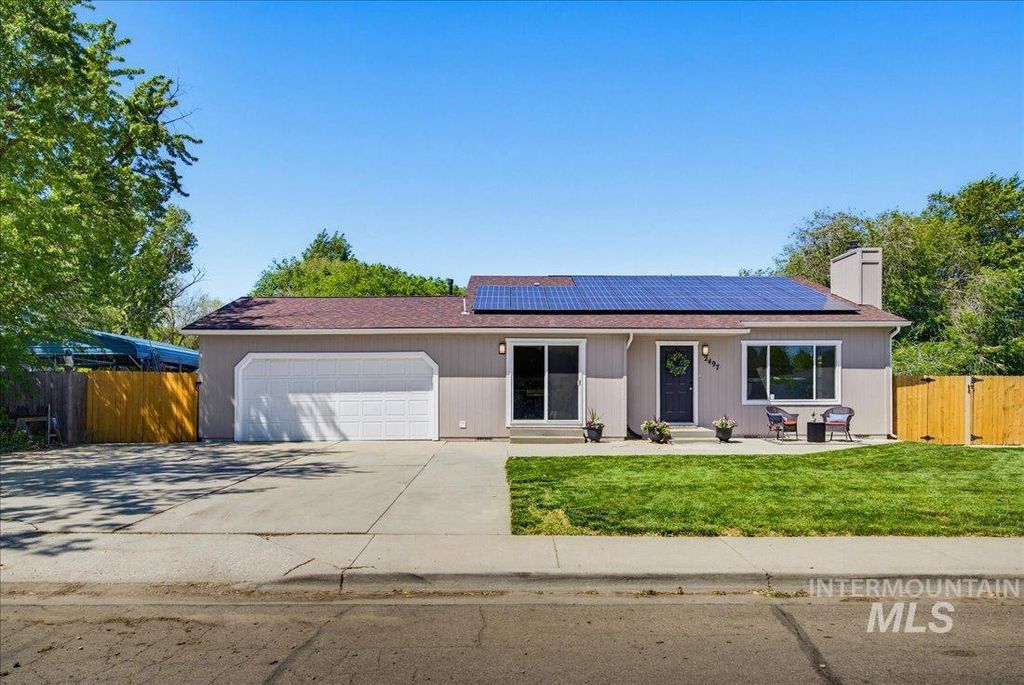 Photo of 2497 S Almador Way, Boise, ID 83705 (MLS # 98985805)