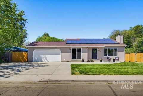 Photo of 2497 S Almador Way, Boise, ID 83705 (MLS # 98985805)