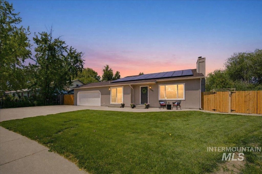 Photo of 2497 S Almador Way, Boise, ID 83705 (MLS # 98985805)