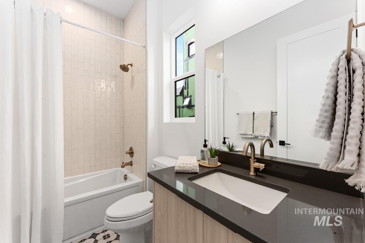 Bathroom with vanity and shower / bath combo with shower curtain