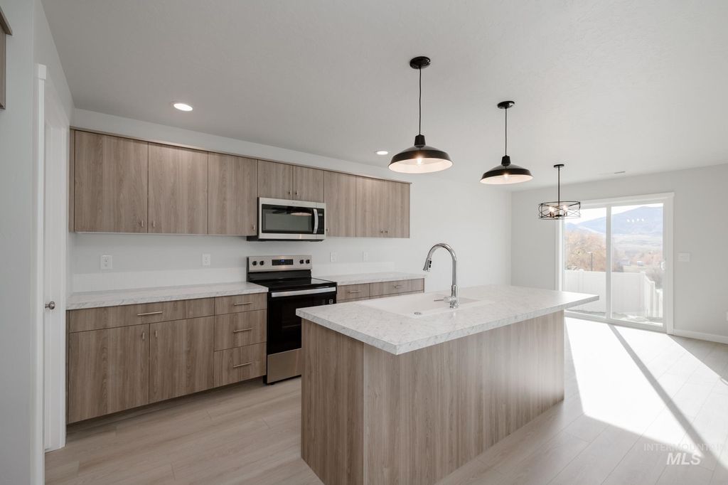 Photo of 231 Caribou Ct, Horseshoe Bend, ID 83629 (MLS # 98968136)