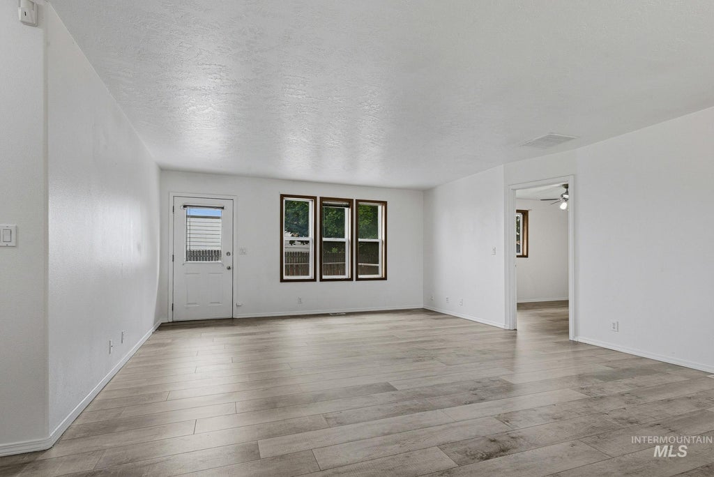 Photo of 2404 Golden Ave, Fruitland, ID 83619 (MLS # 98995151)