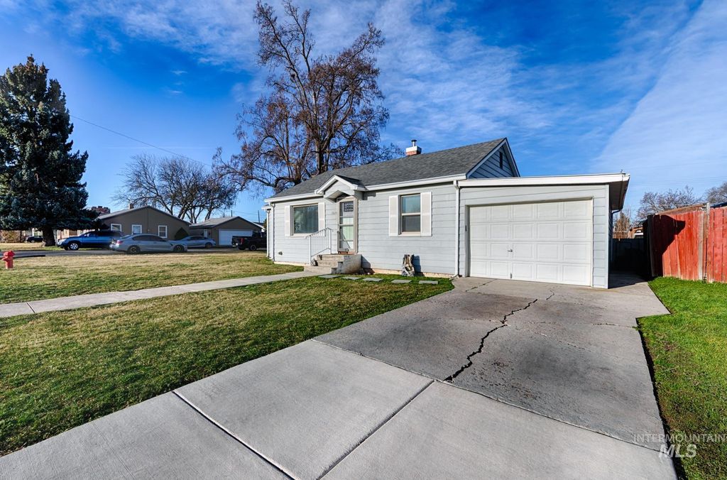 Photo of 2624 College Ave, Caldwell, ID 83605 (MLS # 98977929)