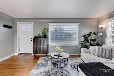 Photo of 2624 College Ave, Caldwell, ID 83605 (MLS # 98977929)