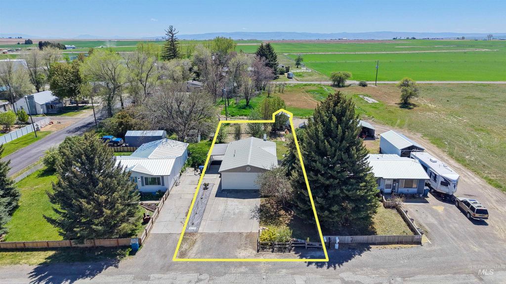 Photo of 145 4th St, Hazelton, ID 83335 (MLS # 98974892)
