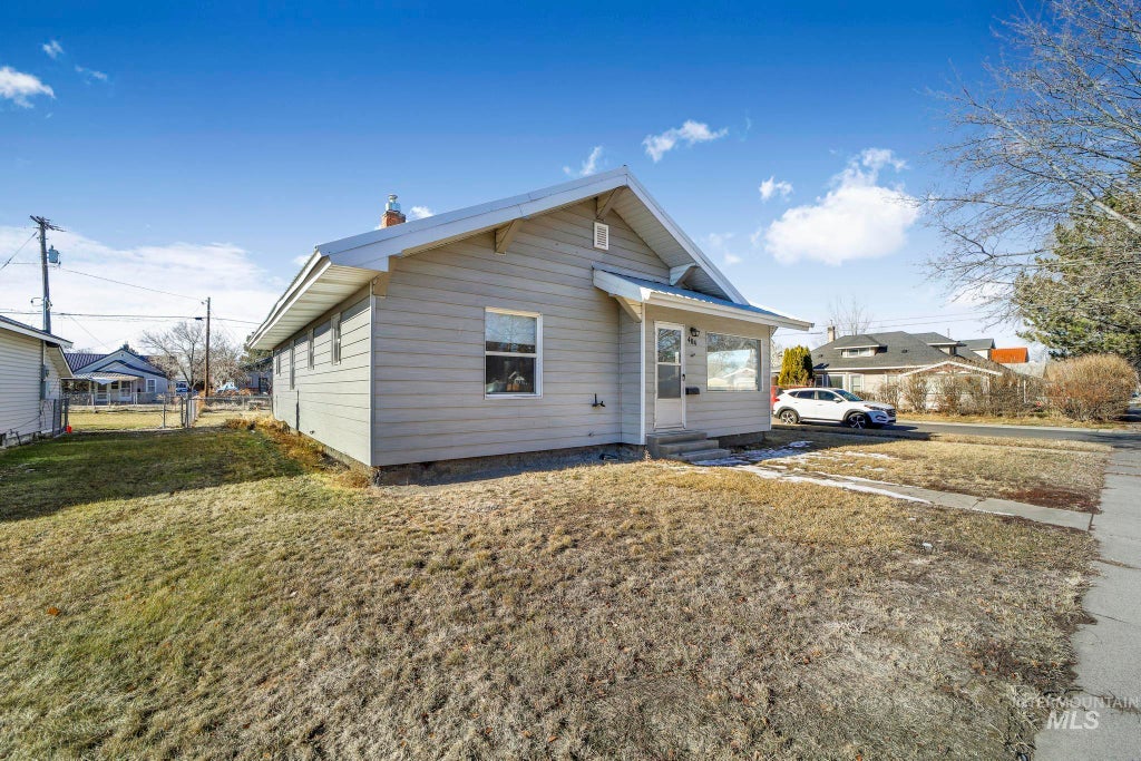 Photo of 404 7th Ave E, Twin Falls, ID 83301 (MLS # 98999024)