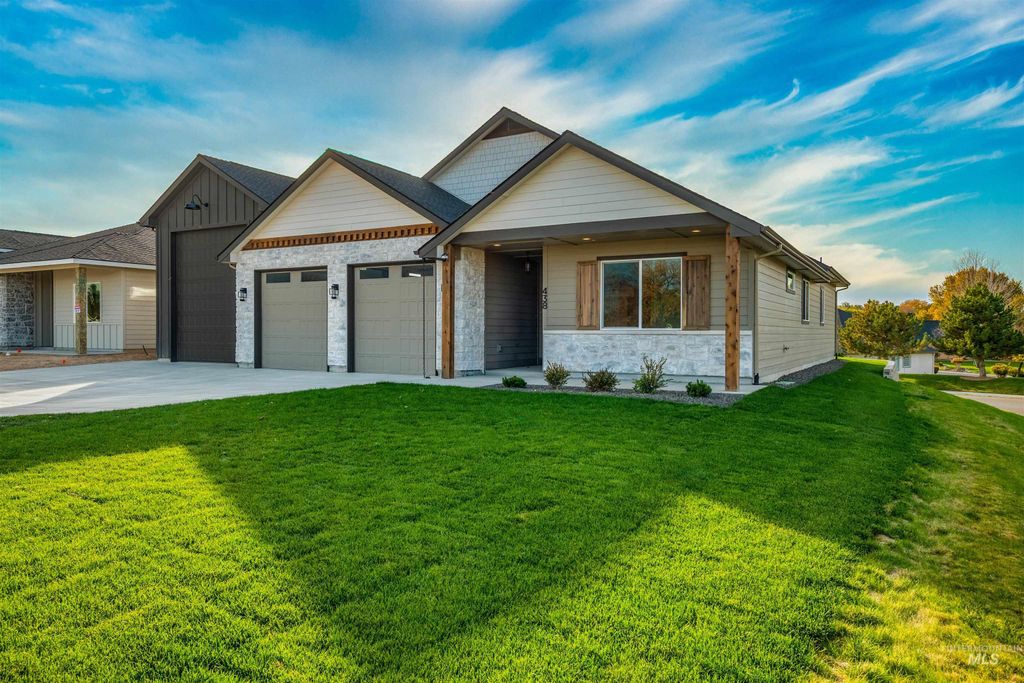 Photo of 438 E Elaine Ct, Nampa, ID 83686 (MLS # 98973979)