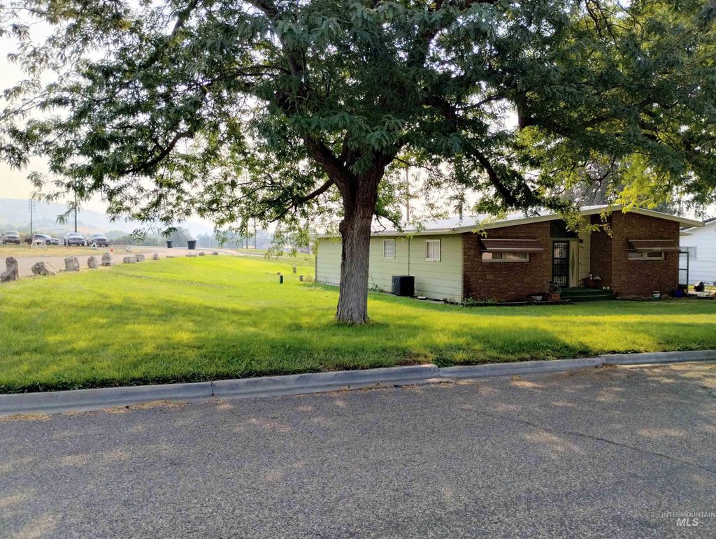 Photo of 1298 E 2nd Street, Weiser, ID 83672 (MLS # 98960710)