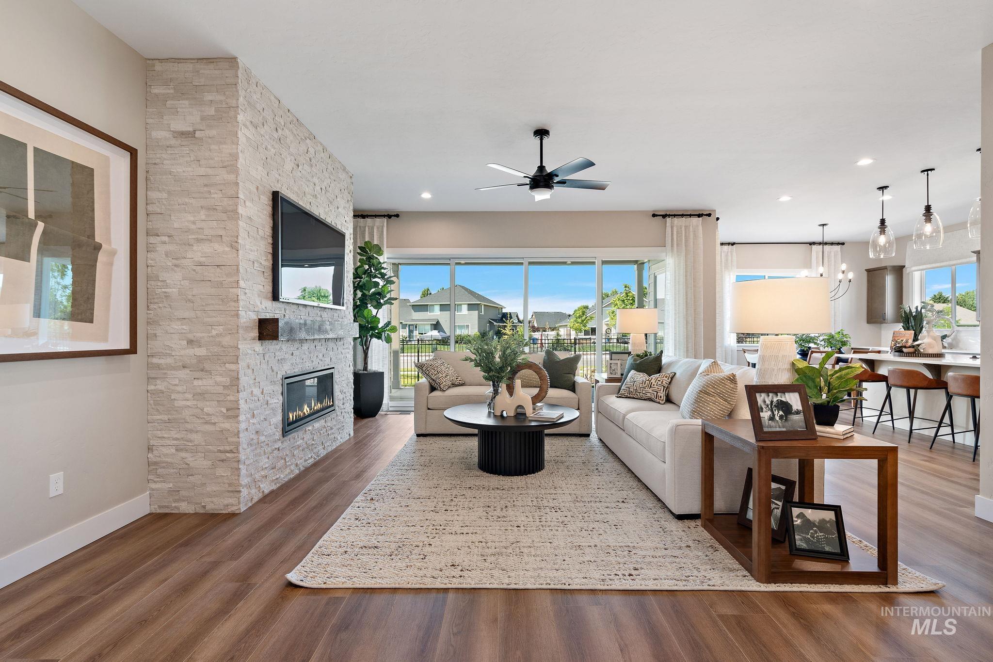 882 N Falling Water Way