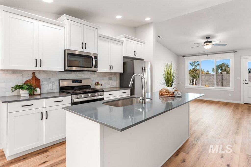 Photo of 138 W Radiant Ridge Dr, Meridian, ID 83642 (MLS # 98966085)