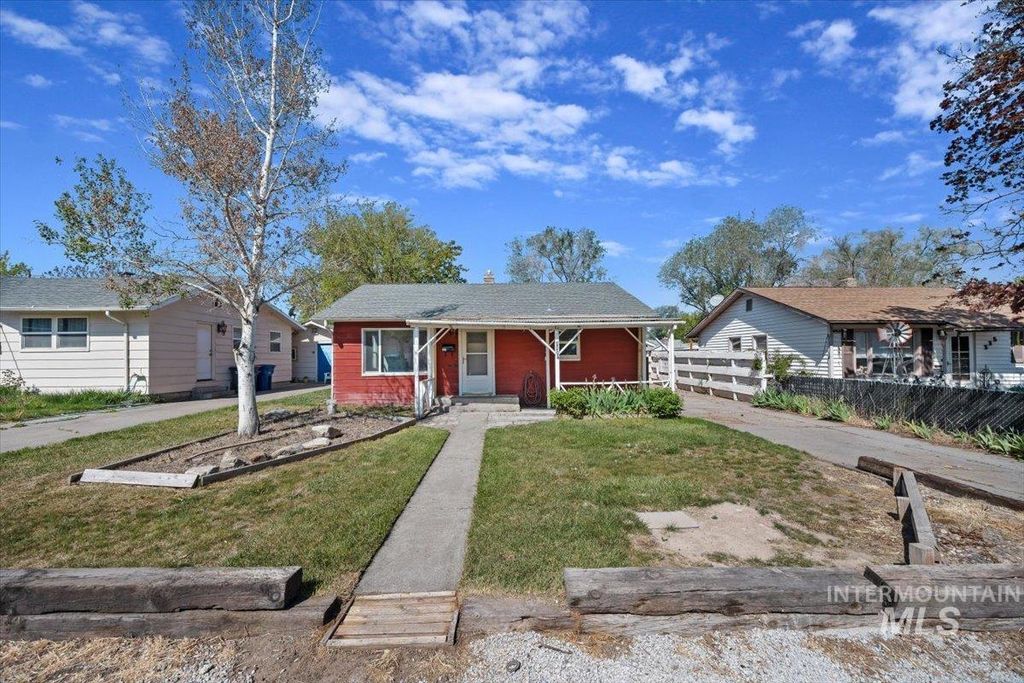 Photo of 327 Jefferson Street, Twin Falls, ID 83301 (MLS # 98984912)