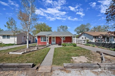 Photo of 327 Jefferson Street, Twin Falls, ID 83301 (MLS # 98984912)