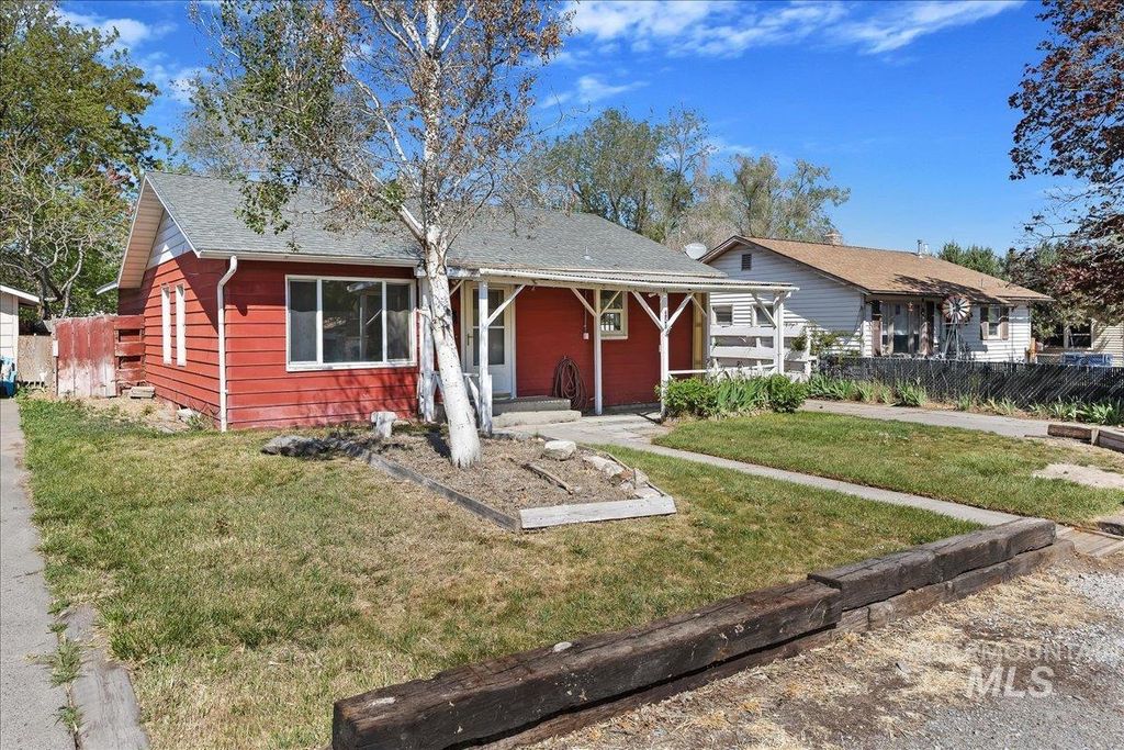 Photo of 327 Jefferson Street, Twin Falls, ID 83301 (MLS # 98984912)