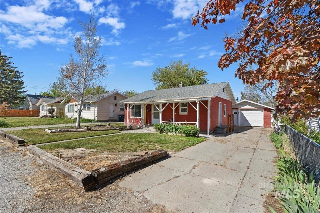 Photo of 327 Jefferson Street, Twin Falls, ID 83301 (MLS # 98984912)