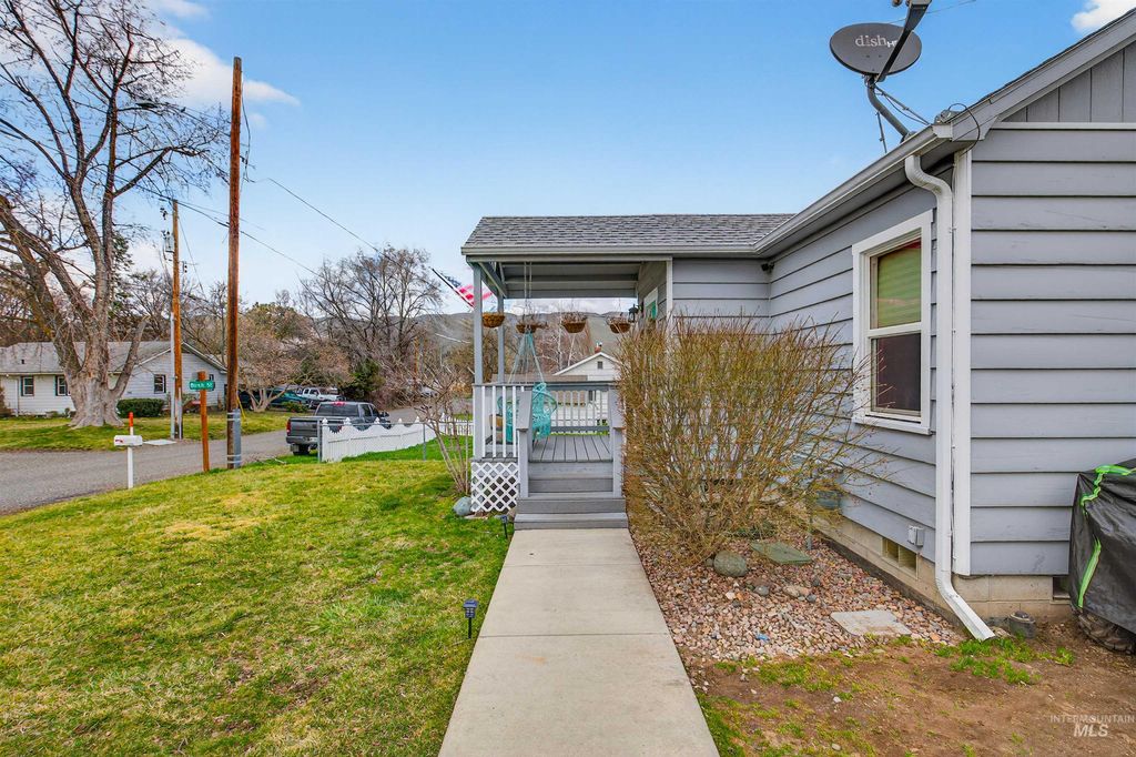 Photo of 1105 Street, Clarkston, WA 99403 (MLS # 98977454)