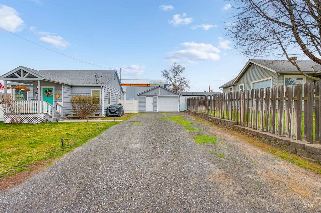 Photo of 1105 Street, Clarkston, WA 99403 (MLS # 98977454)